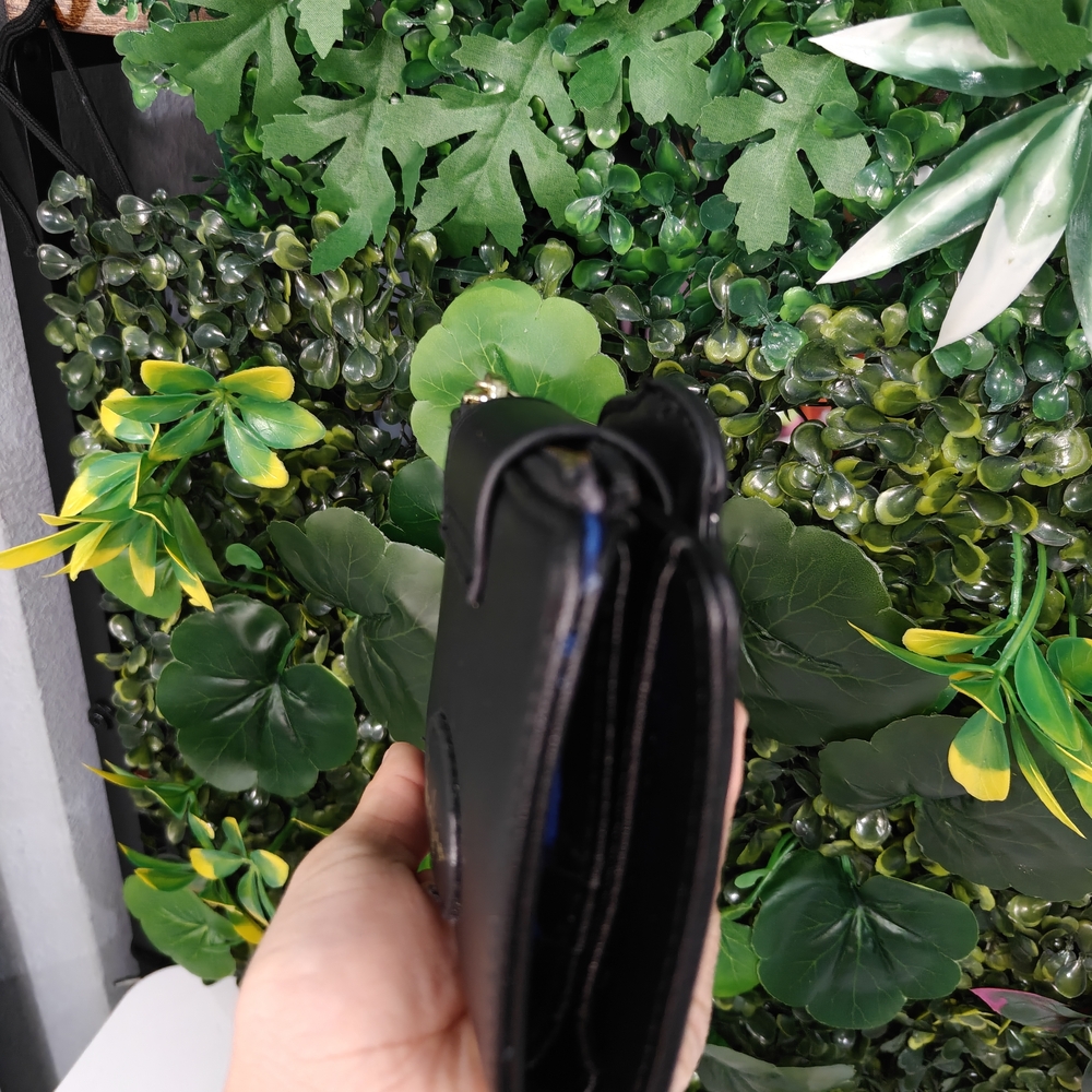Coraline Black Wallet with Artistic Design - Picture 4 of 8